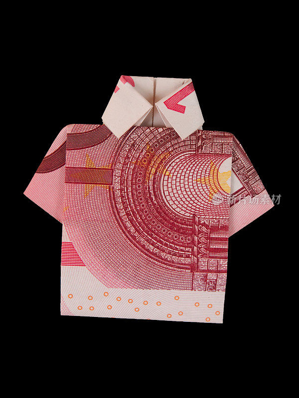 一件十欧元钞票衬衫的特写，折叠起来，黑色背景