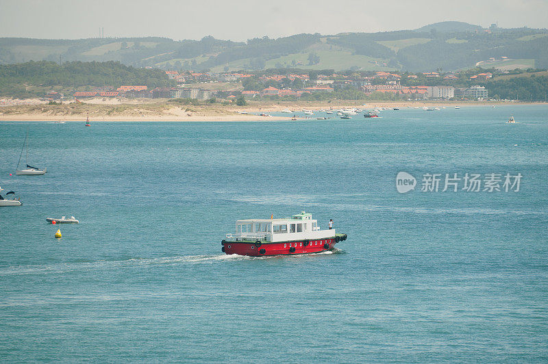 桑坦德湾的客船