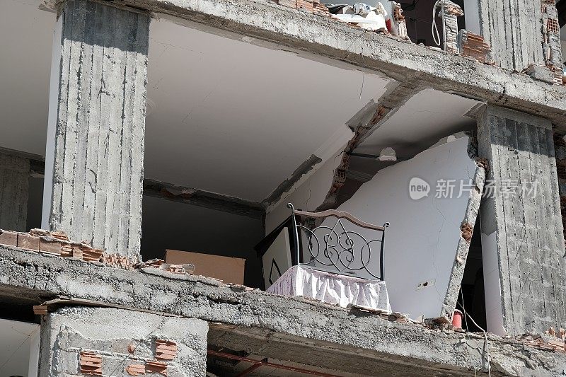 地震后倒塌建筑物的残骸