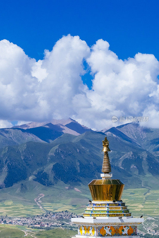 西藏宝塔背山和风景青海，中国