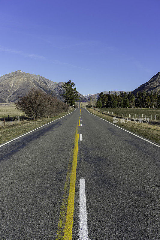 新西兰亚瑟山口的道路