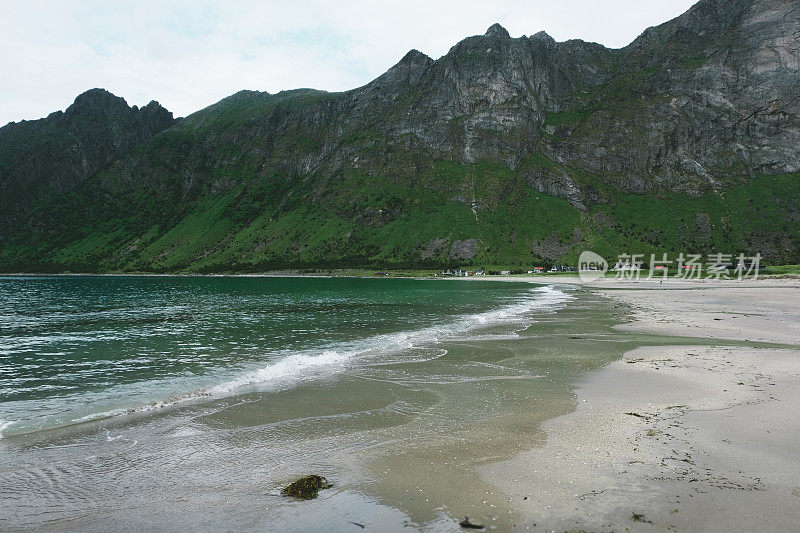 挪威森雅岛的山地海滩