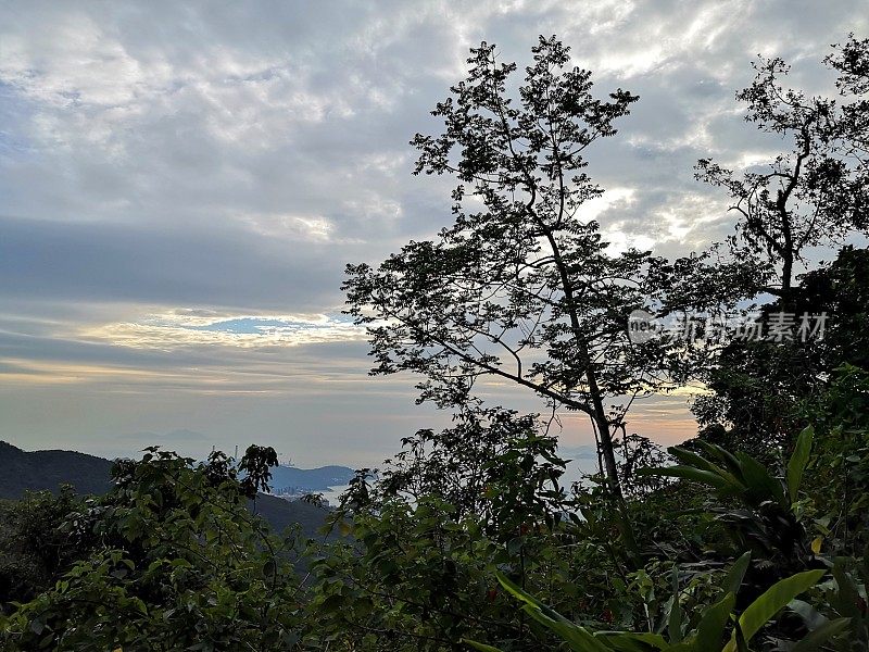 香港太平山顶的云朵