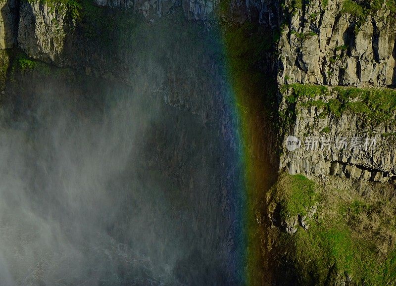 帕卢斯瀑布彩虹玄武岩