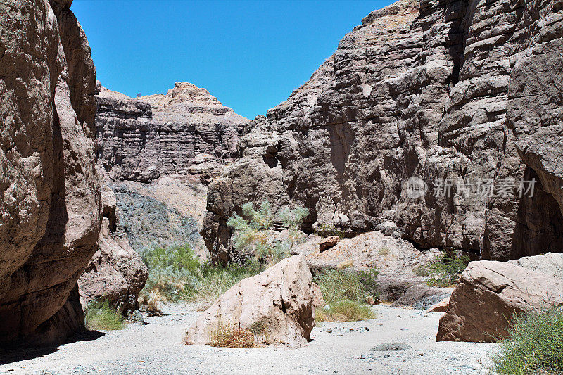 加利福尼亚南部的岩石狭缝峡谷