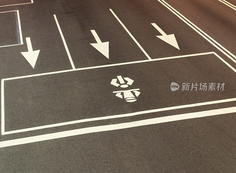 城市道路标志-摩托车优先