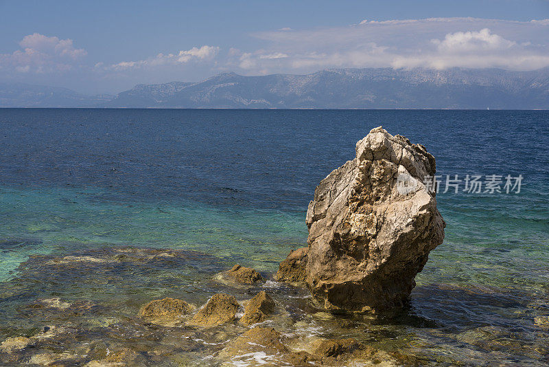 克罗地亚Mljet岛海湾的岩石
