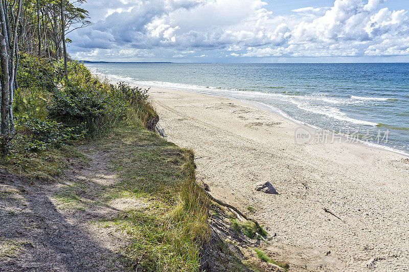 波罗的海美丽的悬崖海岸和沙滩