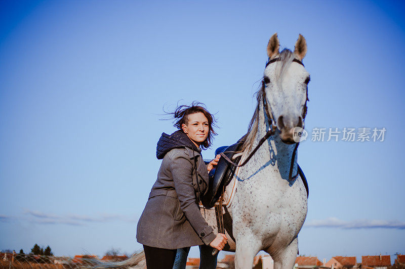 女人与马