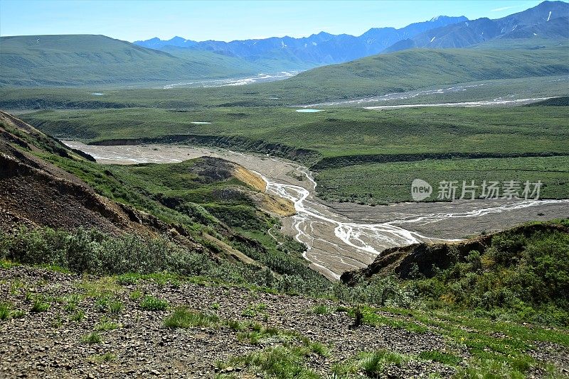 辫状河和阿拉斯加山脉