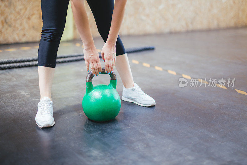 锻炼与kettlebell