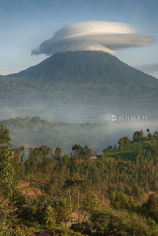 卢旺达维龙加山脉的风景