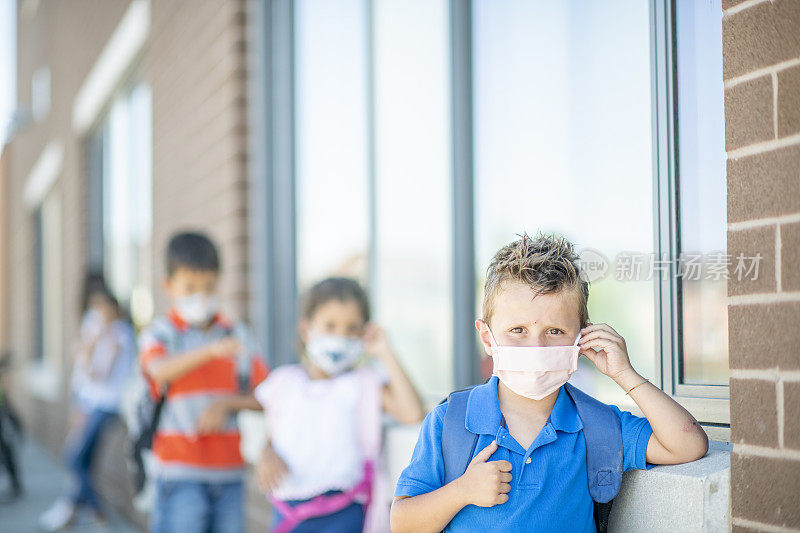 幼儿园的孩子回到学校