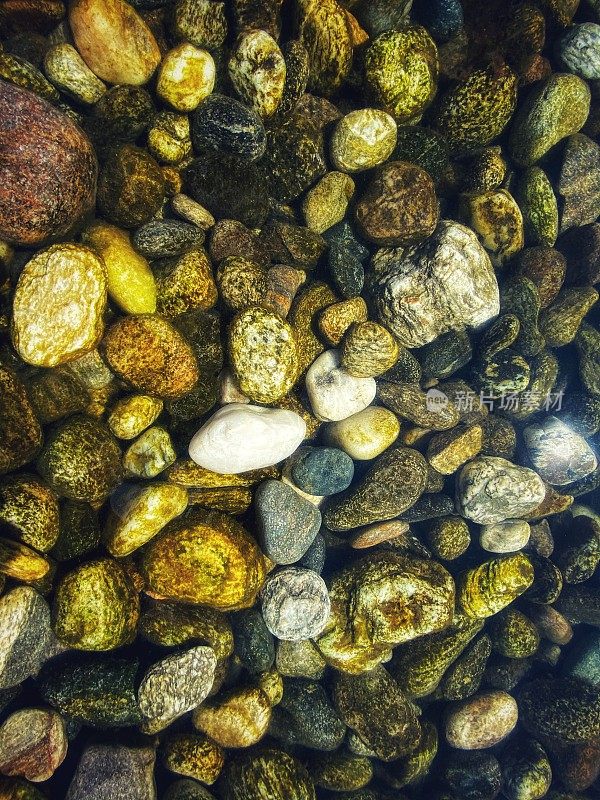 水背景中的石头