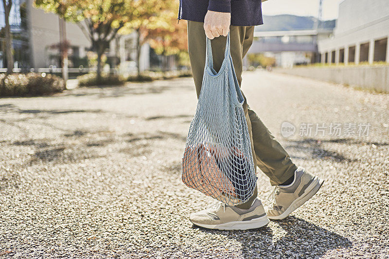 日本男人每天都使用可重复使用的棉网袋