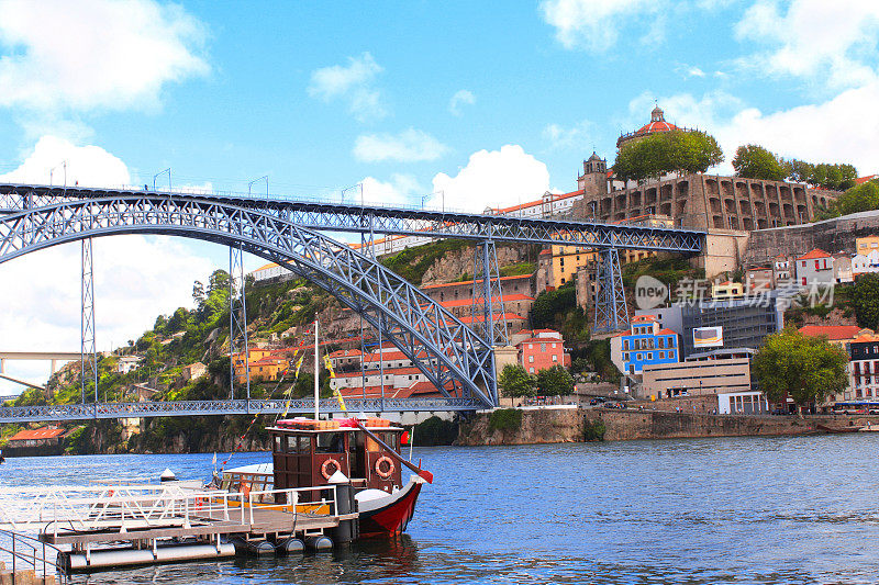 葡萄牙波尔图杜罗河上的玛丽亚·皮娅大桥