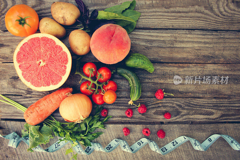 水果，蔬菜和量尺在饮食
