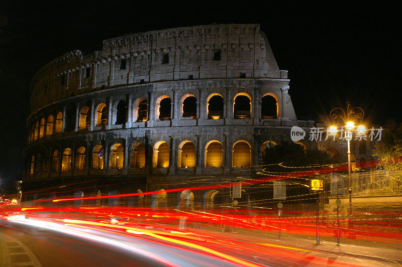 夜间罗马圆形大剧场