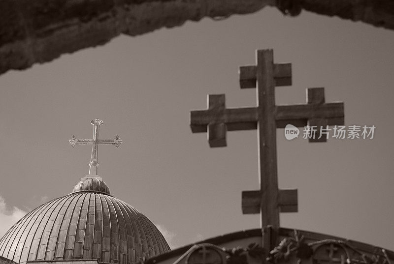 耶路撒冷老城圣墓上的十字架