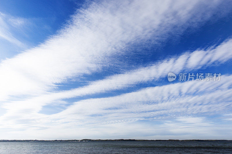 波罗的海上空的天空