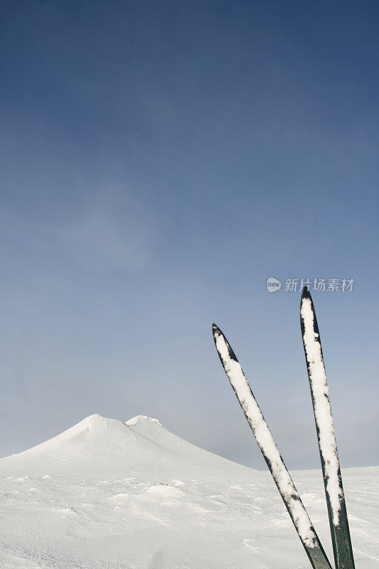 北欧滑雪板和山顶