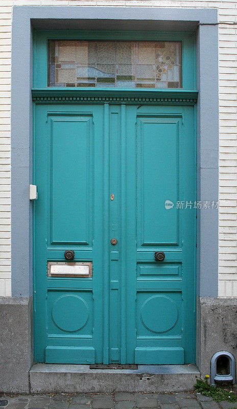 青色的门
