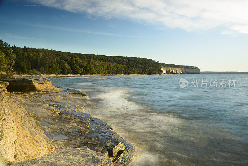 苏必略湖岸边