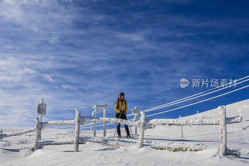 冬天在巴尔多山徒步旅行