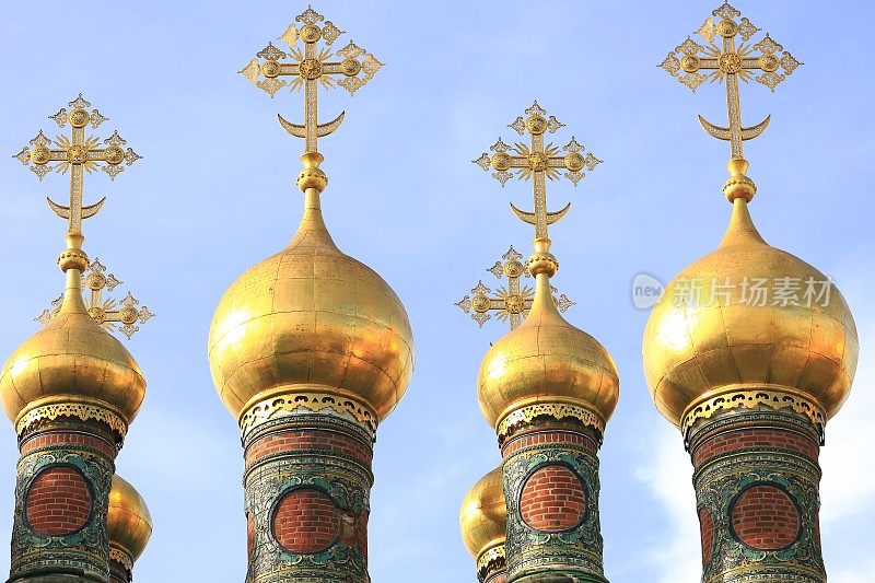 俄罗斯莫斯科克里姆林宫内的金色十字穹顶