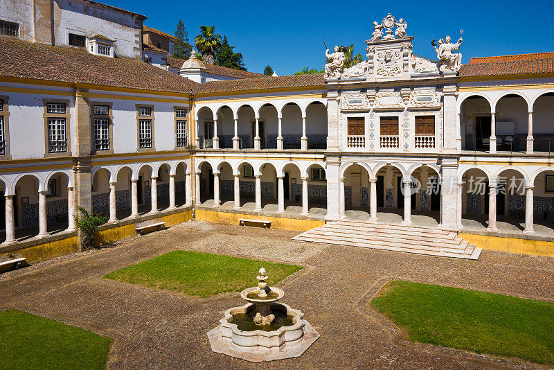 葡萄牙?vora大学历史庭院