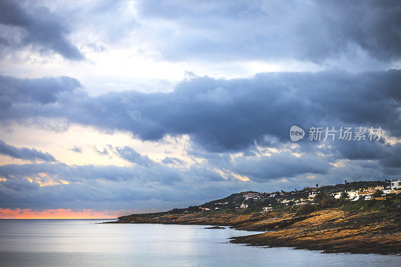 阿尔加维岩石海岸。