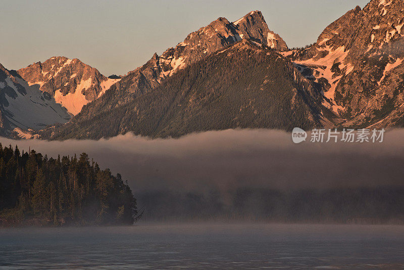 杰克逊湖的日出