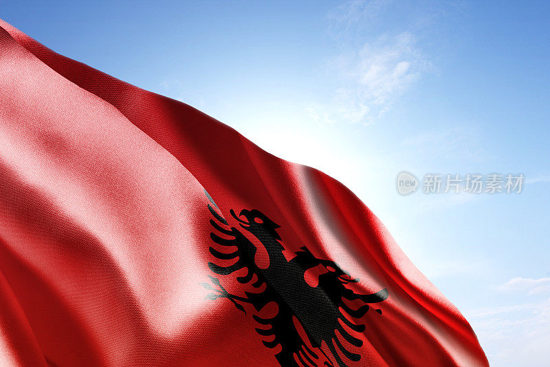阿尔巴尼亚国旗在风中飘扬