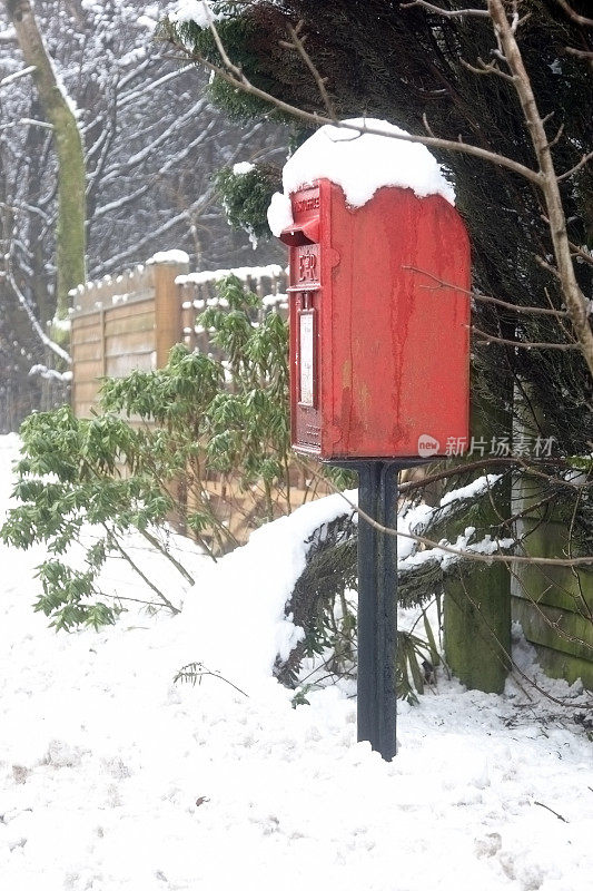 雪地里的信箱