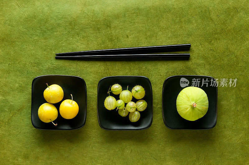 筷子挑战-亚洲李子，醋栗和无花果
