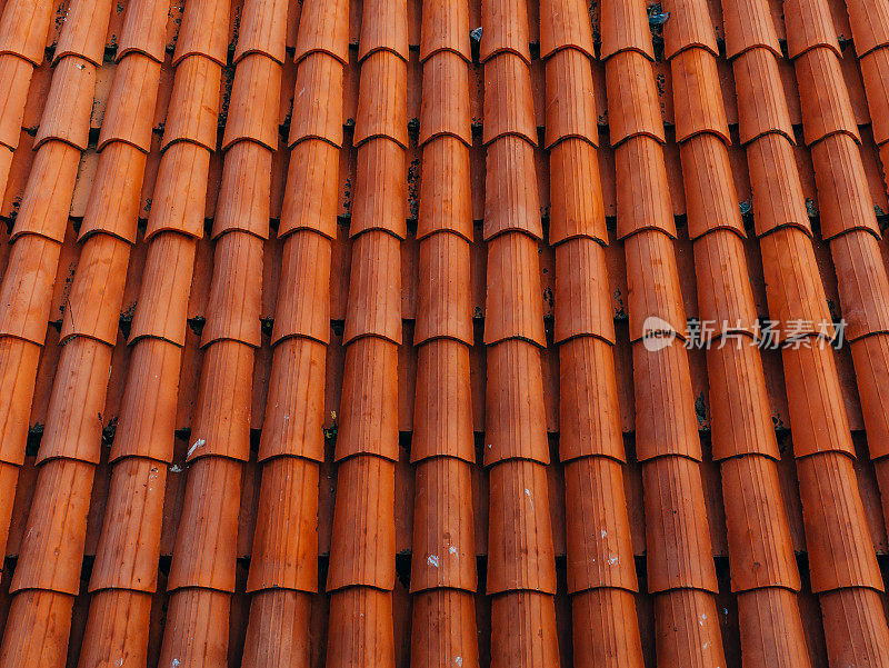 屋顶上橙色瓷砖的纹理