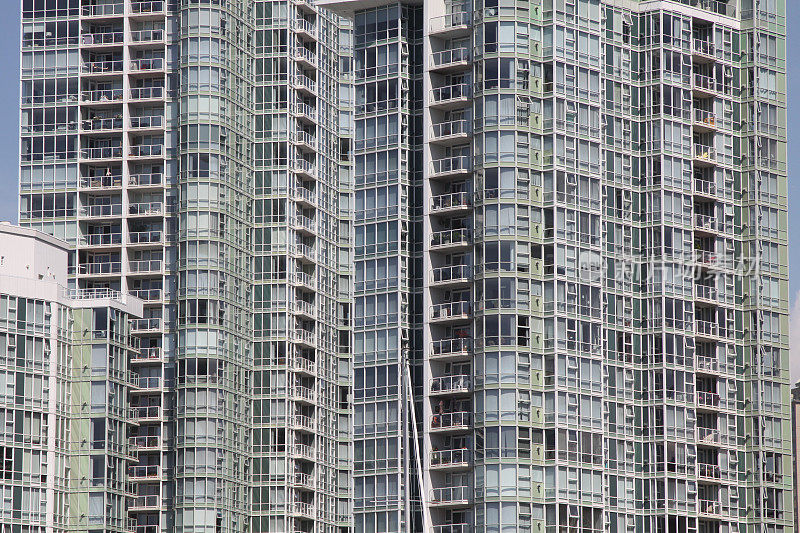 加拿大温哥华市中心许多共管公寓的近景