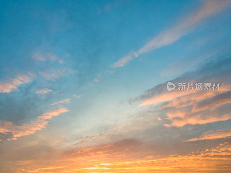 绚丽的晚霞天空