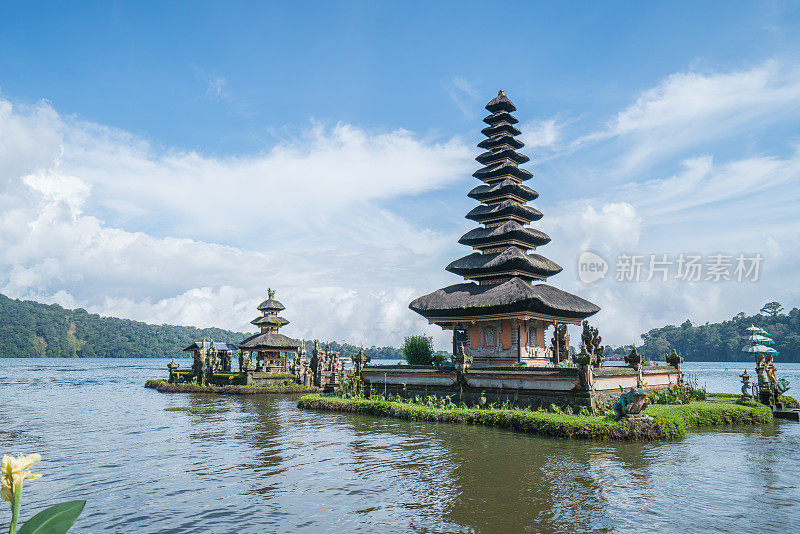 巴厘岛寺庙，普拉乌伦达努巴西-印度尼西亚