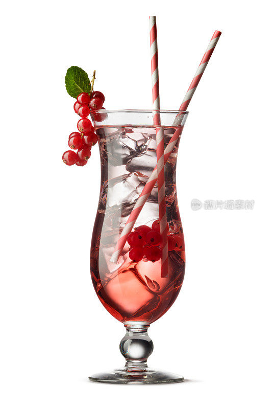 饮料:浆果鸡尾酒与红醋栗孤立的白色背景