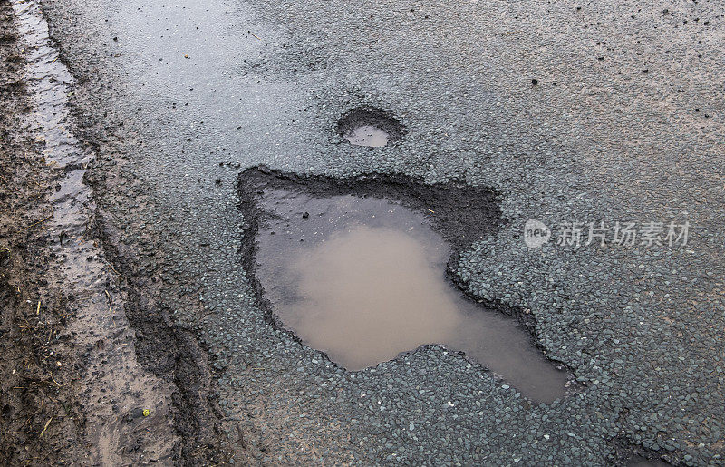 北约克郡一条道路上的坑洼