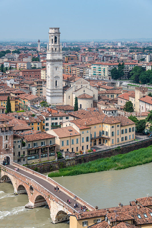 意大利维罗纳的皮埃特拉桥和维罗纳大教堂