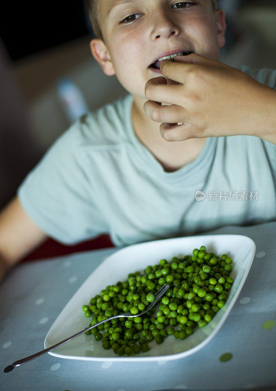 吃青豆的男孩