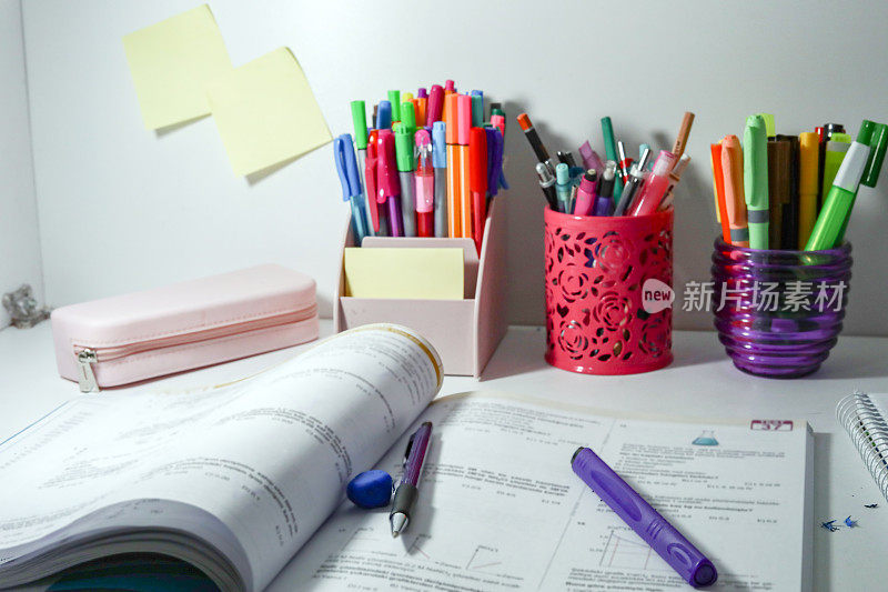 采购产品彩色铅笔，铅笔盒，铅笔盒和考试书，教育和家庭作业材料，学习