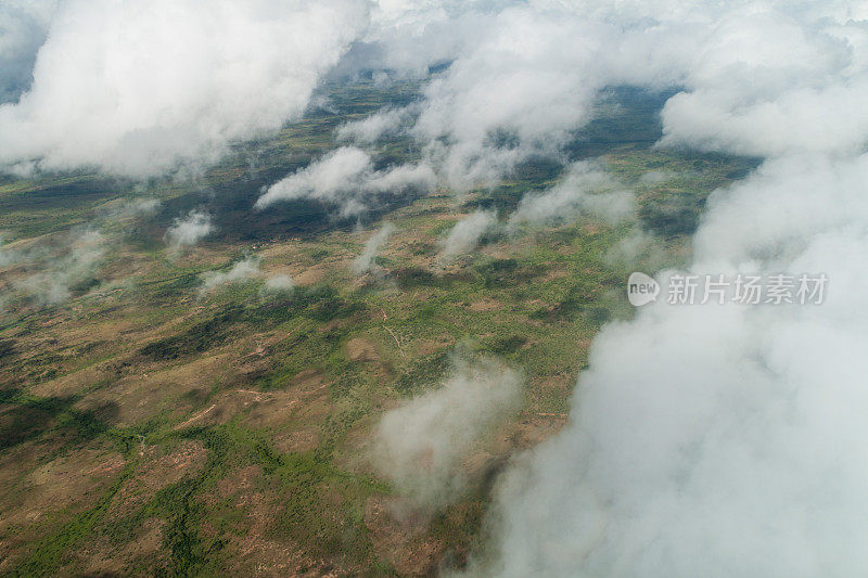 通过云层俯瞰委内瑞拉的ladscape