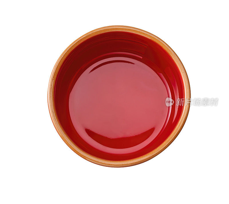 红色搪瓷烘烤碗孤立在白色上
