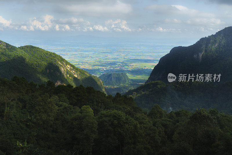 泰国清莱省土法熙的早晨，美丽的山景