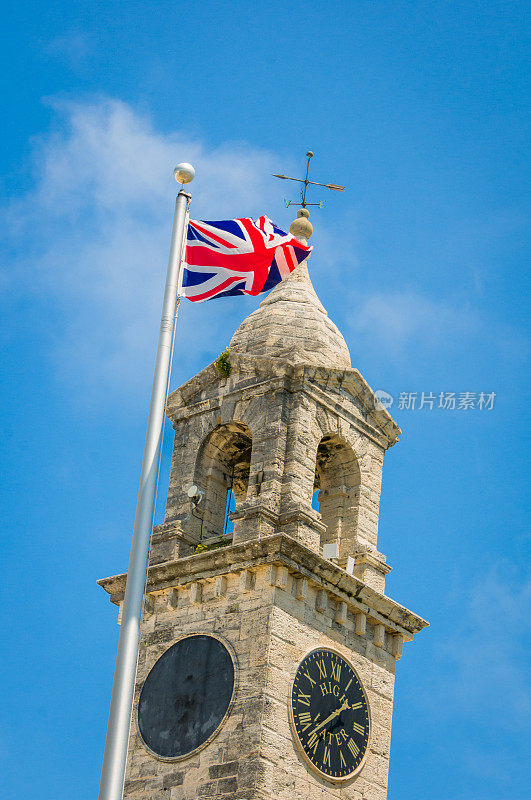 英国国旗悬挂在伦敦塔上