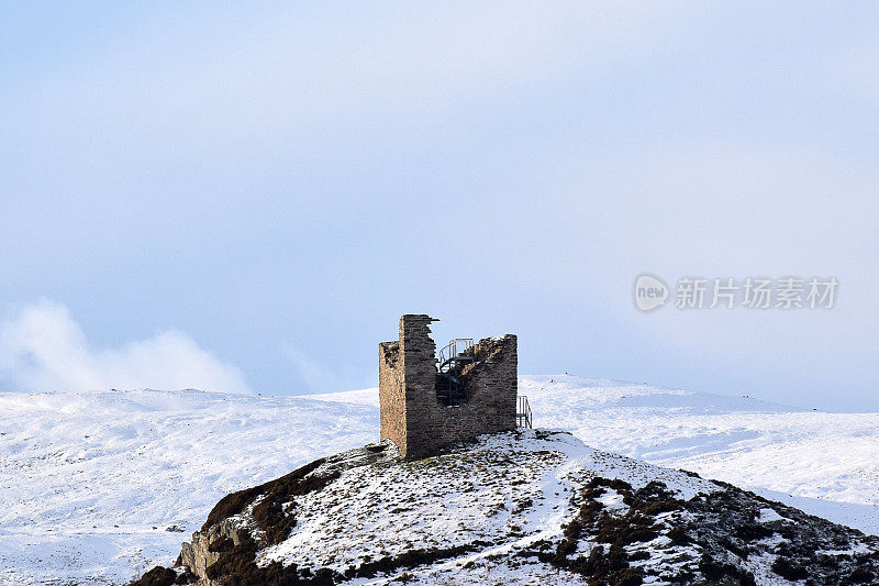 冬天的苏格兰萨瑟兰高地瓦里希城堡遗址