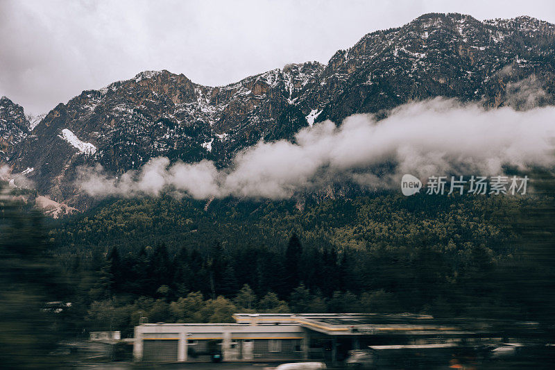 意大利风景摄影，乡村的雾霾、雾、森林。意大利的美景。